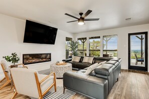 Smart TV, fireplace, DVD player, offices