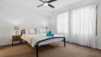 4 habitaciones, escritorio, tabla de planchar con plancha y wifi gratis