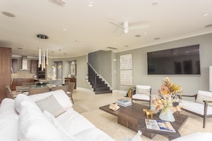 Televisión, reproductor de DVD y estéreo