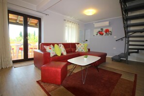 TV - Near the beach, City center, Air-conditioned, Quiet location, Family-friendly (Poreč)
