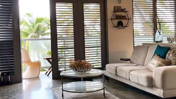 1 habitación, tabla de planchar con plancha, wifi gratis y ropa de cama