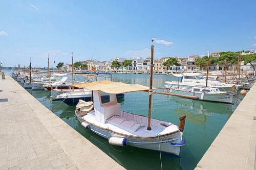 Renovated Townhouse for 6 People in the Beautiful Natural Harbor of Porto Colomm