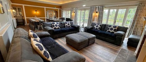 TV, fireplace, stereo