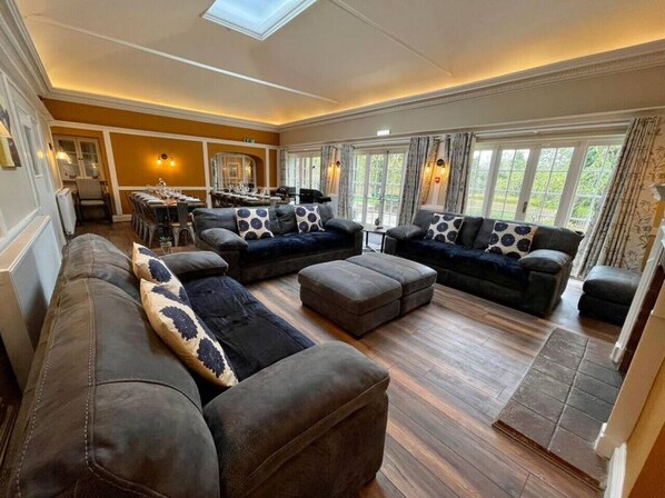 TV, fireplace, stereo