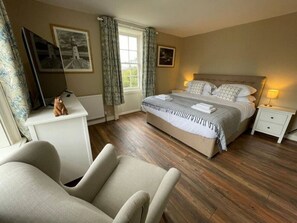 11 bedrooms, desk, iron/ironing board, travel cot