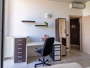2 habitaciones, tabla de planchar con plancha y wifi gratis 