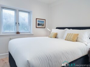 2 bedrooms, travel cot, free WiFi, bed sheets