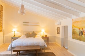 3 bedrooms, iron/ironing board, travel crib, free WiFi - MajorcanTownhouse in caimari With Private Little Garden, Terrace And Pool (Caimari)