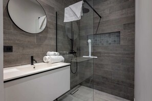 Shower, hair dryer, towels - Blue Bay | The Reef | Terrace (Sint Michiel)