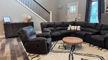 Téléviseur connecté, livres, imprimante