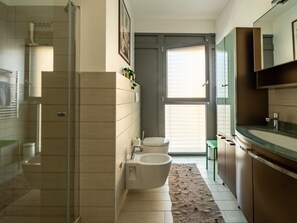 Bathroom - The Best Rent-Flat in zona Forlanini (Milan)