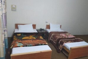 Habitación estándar con 1 cama matrimonial o 2 individuales | Wifi gratis y ropa de cama 