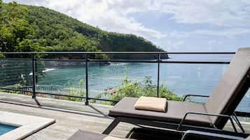 Suite, vue mer, grand bassin privĂ©, terrasse privĂ©e | Vue sur la plage/lâocĂ©an