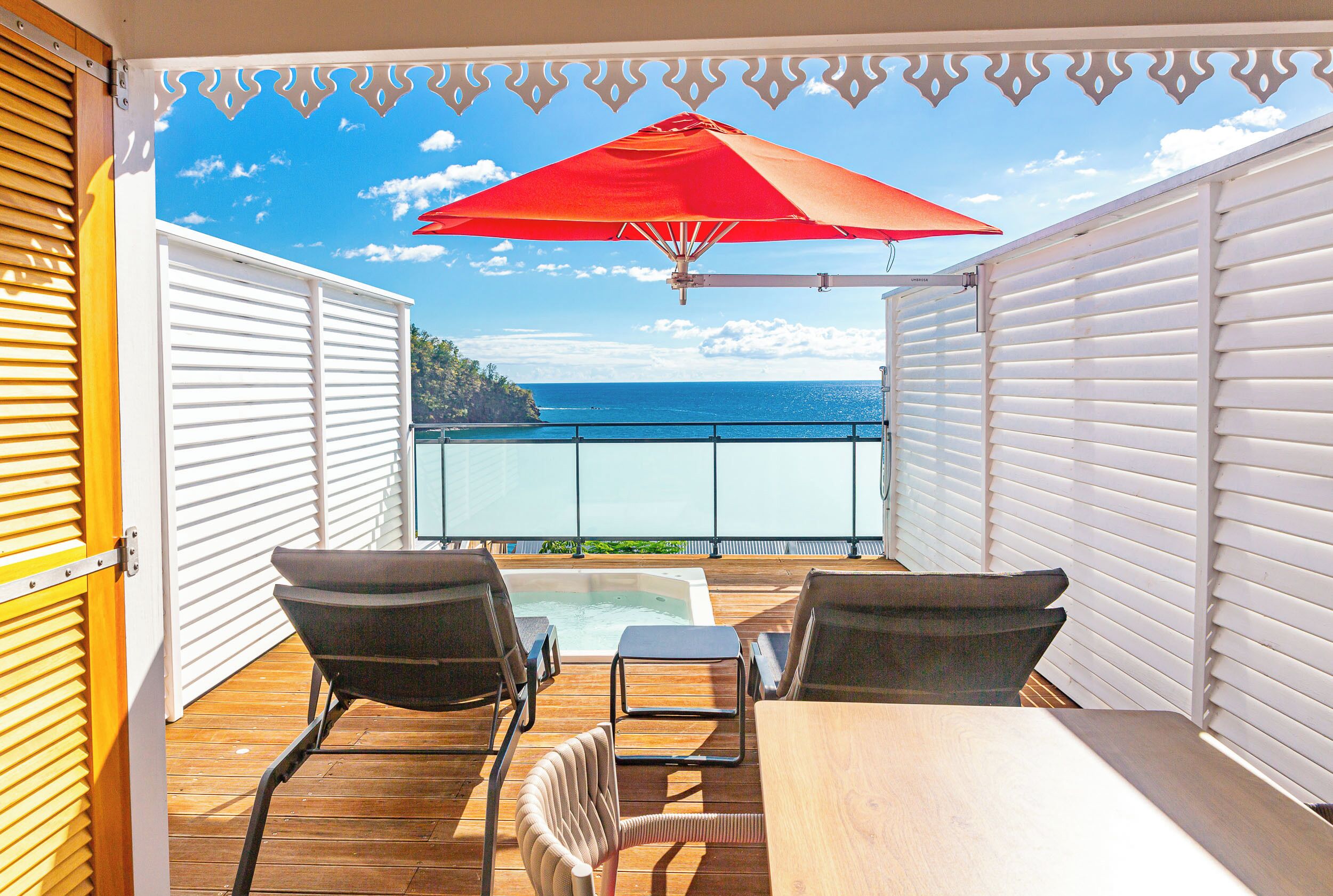 Chambre Supérieure Double ou avec lits jumeaux, 2 lits une place, vue mer, bac à punch, terrasse | View from room