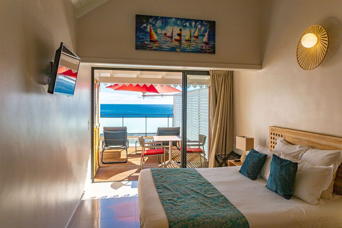 Chambre Supérieure Double ou avec lits jumeaux, 2 lits une place, vue mer, bac à punch, terrasse | 1 bedroom, free minibar items, in-room safe, blackout drapes