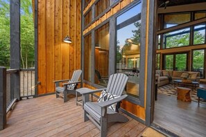 Terrace/patio - Luxury 4-BR Cabin | Hot Tub & Fire Pit | Near Town (Broken Bow)
