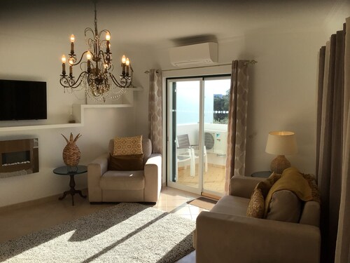 Stylish, 2 bedroom,2 bathroom apartment in Alvor  -shared pool in great location