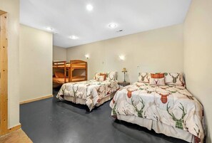 4 bedrooms, free WiFi, bed sheets, wheelchair access