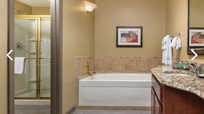 Ensemble baignoire-douche, baignoire Ă remous