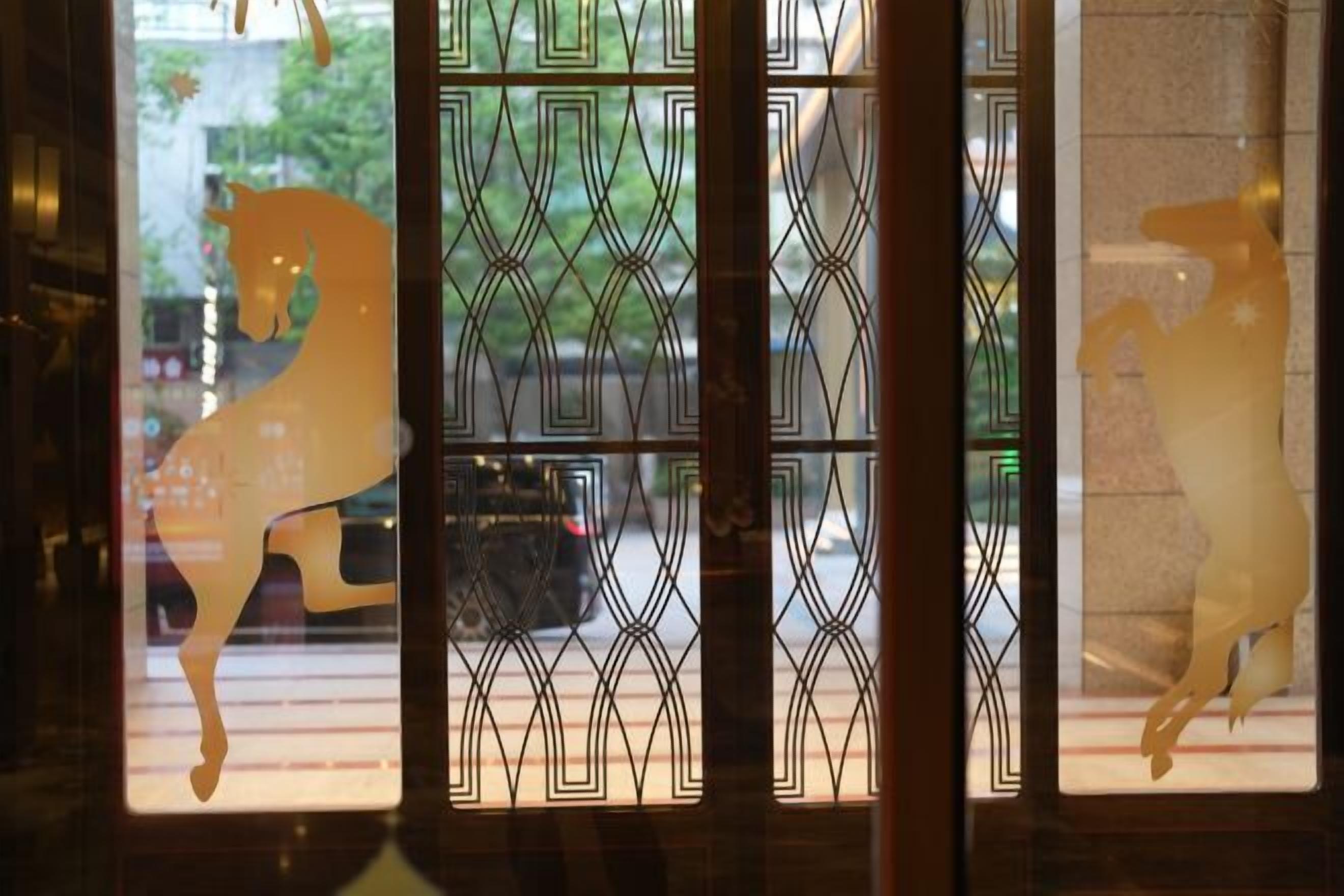 المنشأة من الداخل