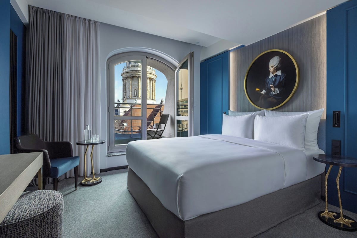 Room, 1 Queen Bed, Non Smoking, Balcony | 1 bedroom, premium bedding, down comforters, pillowtop beds