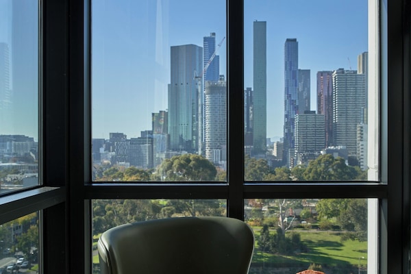 Suite, 1 King Bed, City View | Premium bedding, down comforters, desk, iron/ironing board