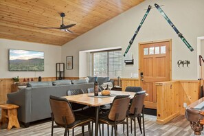 Dining - Enchanted Grove w/ Hot Tub, EV Charger, Pool Table (Big Bear Lake)