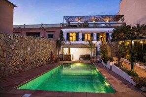 Seasonal outdoor pool, pool umbrellas, pool loungers - Villa Son Mas (Palma de Mallorca)