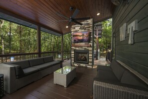 Property grounds - Wine Time – Luxury Cabin – Heated Pool, Sleeps 16 (Broken Bow)