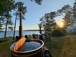 Outdoor spa tub - Lucky Stone Retreat - Private Beach & Acadia View (Sullivan)