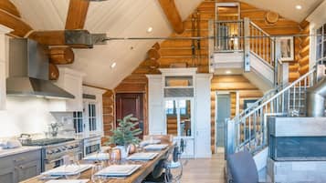 Cabin, 3 Bedrooms | Private kitchen