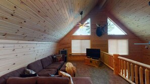 TV, fireplace, DVD player, offices - 32 MI to YNP | Fire Pit | Sleeps 8 (Island Park)