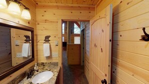 Ensemble douche/baignoire, serviettes fournies
