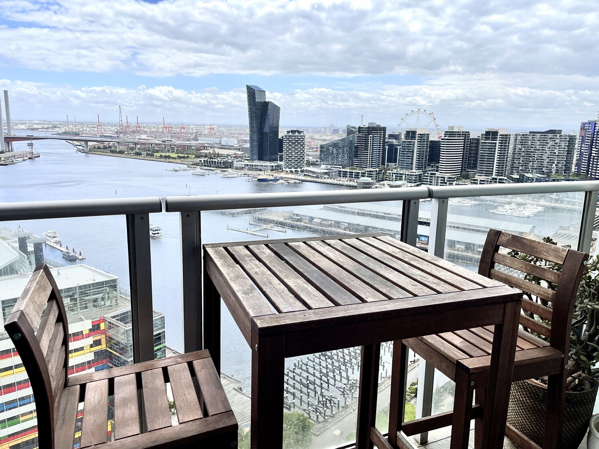 Docklands Harbour 2BR Apt by Readyset Apartments