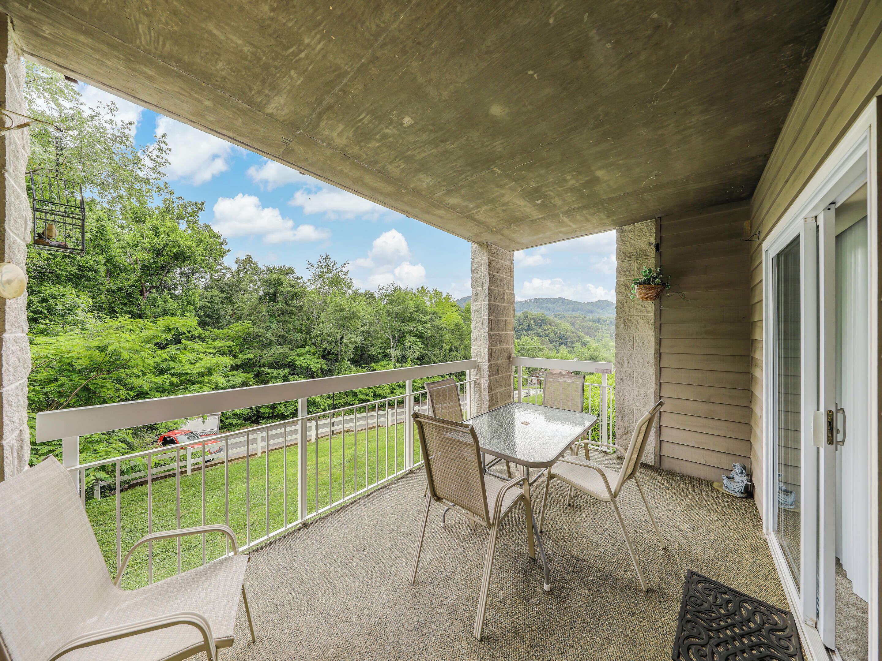 Condo, varias camas, balcón (#324 - No Pets) | Restaurante al aire libre