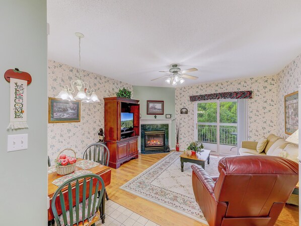 Condo, 1 King Bed with Sofa bed, Balcony (#421 - No Pets) | Living area