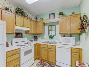 Condo, 1 King Bed with Sofa bed, Balcony (#421 - No Pets) | Private kitchen