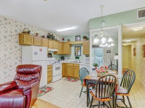 Condo, 1 King Bed with Sofa bed, Balcony (#421 - No Pets) | Private kitchen