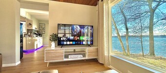 Lakefront House w/King Bed, Sauna,  walk-in shower and lake access