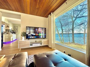 4 bedrooms, desk, iron/ironing board, free WiFi