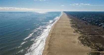 Absolute Beach 4bdrm/9guests vacation gem steps to beach