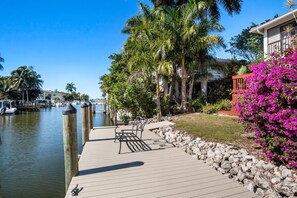 Property grounds - Exceptional Waterfront Condo in Downtown Naples! (Naples)