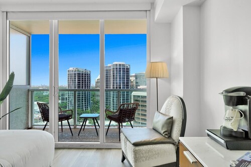 SF Beautiful Blue & Gold Studio with Ocean View