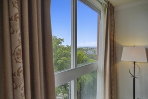 Interior - SF Relaxing Condo Hotel in the Grove, Free Parking (Miami)