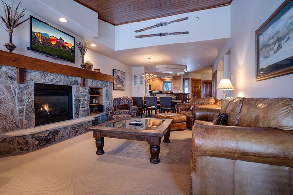 TV, fireplace