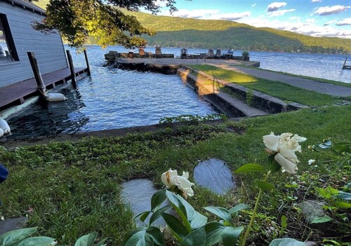 4 Bedroom Water Front Home on Exclusive Cleverdale