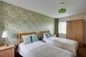 3 soverom, strykejern/-brett, reiseseng for barn og wi-fi (inkludert)