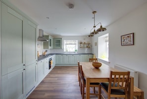 Fridge, microwave, oven, stovetop - Home Farm Cottage (with swimming pool and sauna) (Forfar)
