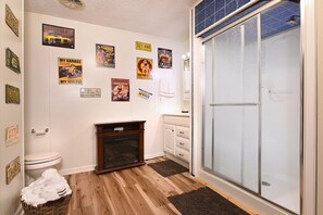 Bathtub, jetted bath, towels