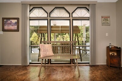 Welcome to Ronnie's Place